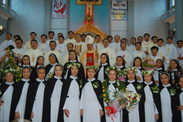Chùm ảnh Dòng Nữ Đa Minh Thái Bình hân hoan mừng ngày Thánh hiến - 2013