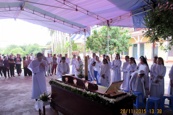 Nghi thức khâm liệm Soeur Maria Nguyễn Thị Huệ - 2015
