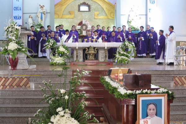 Thánh lễ An táng: Cầu nguyện và tiễn biệt Nữ tu Maria Nguyễn Thị Huệ