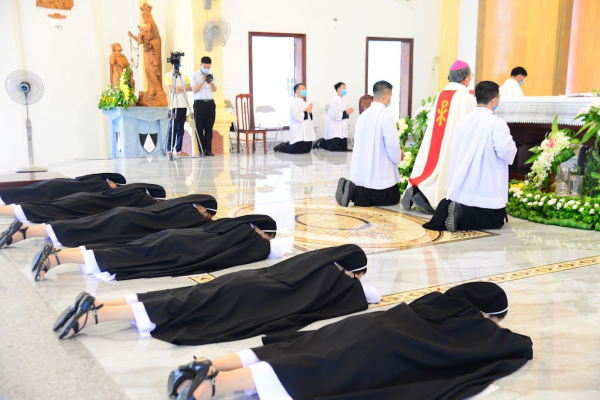 Dòng nữ Đa Minh Thái Bình: Hình ảnh lễ Khấn Dòng ngày 31.7.2021