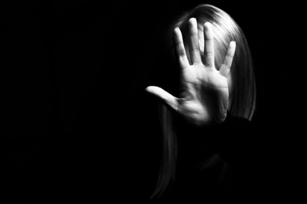 Đức Thánh Cha: Đừng bao giờ xem nhẹ bạo lực đối với phụ nữ; đừng sợ hãi tố cáo nó