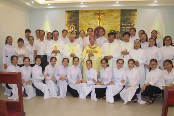 Làm phép Nhà Nguyện Tu xá thánh Giuse Thái Bình