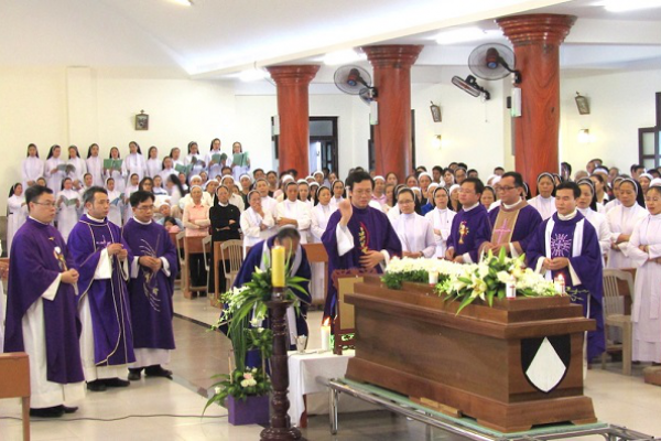 Thánh lễ An táng: Cầu nguyện và tiễn biệt Nữ tu Maria Chu Thị Ngân