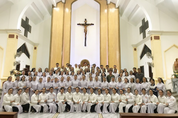 Hội Dòng Đa Minh Thái Bình: Tĩnh tâm tháng cuối năm; Thánh lễ Tất niên và Mừng Xuân mới 2023
