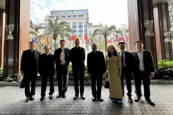 Thứ trưởng Ngoại giao Toà Thánh Vatican đến Việt Nam