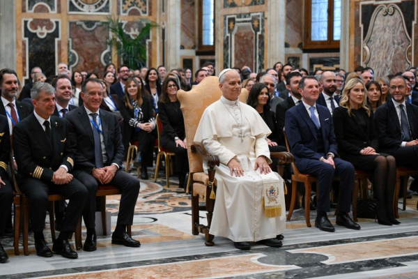 Đức Thánh Cha: “Máy bay phải luôn là phương tiện của hòa bình, chứ không phải của chiến tranh”