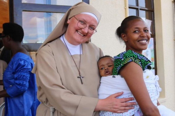 Sơ Pia và sứ vụ mang lại ánh sáng cho trẻ em khiếm thị ở Rwanda