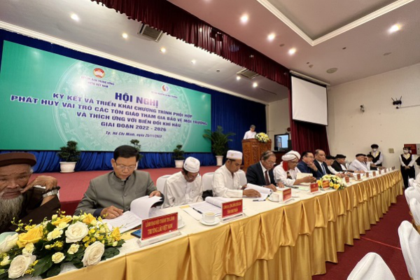 Hội nghị ký kết và triển khai Chương trình các tôn giáo tham gia bảo vệ môi trường