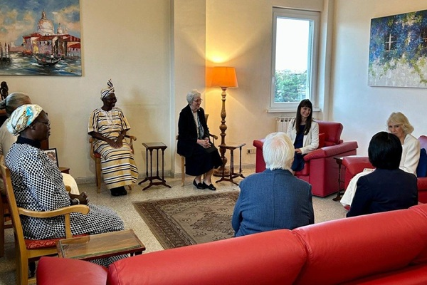 Hoàng hậu Camilla cảm phục sứ mạng phục vụ của các nữ tu