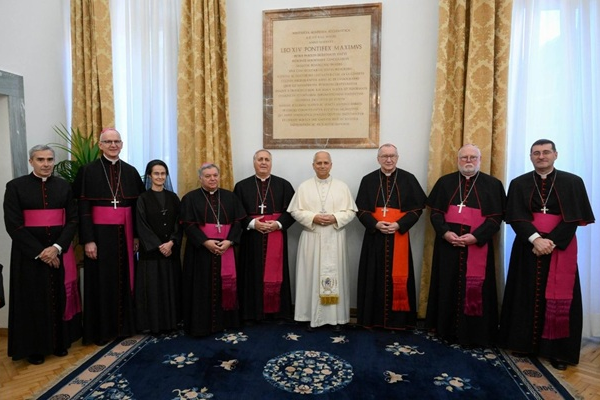 Đức Thánh Cha: Ngoại giao Tòa Thánh phục vụ hòa bình, chân lý và công lý