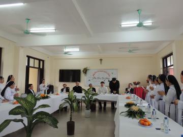 Hình ảnh phái đoàn Tòa Thánh đến thăm Chị em Hội Dòng Nữ Đa Minh Thái Bình