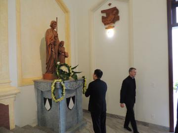 Hình ảnh phái đoàn Tòa Thánh đến thăm Chị em Hội Dòng Nữ Đa Minh Thái Bình