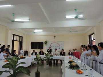 Hình ảnh phái đoàn Tòa Thánh đến thăm Chị em Hội Dòng Nữ Đa Minh Thái Bình