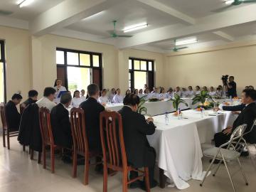 Hình ảnh phái đoàn Tòa Thánh đến thăm Chị em Hội Dòng Nữ Đa Minh Thái Bình