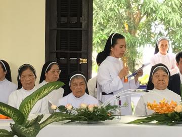 Hình ảnh phái đoàn Tòa Thánh đến thăm Chị em Hội Dòng Nữ Đa Minh Thái Bình