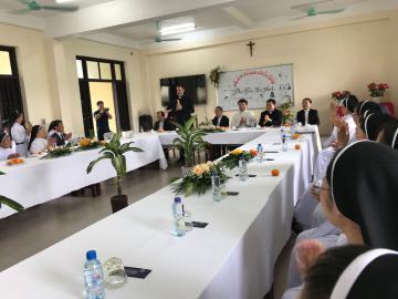 Hình ảnh phái đoàn Tòa Thánh đến thăm Chị em Hội Dòng Nữ Đa Minh Thái Bình