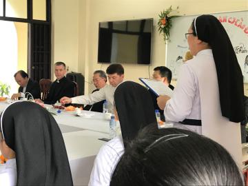 Hình ảnh phái đoàn Tòa Thánh đến thăm Chị em Hội Dòng Nữ Đa Minh Thái Bình
