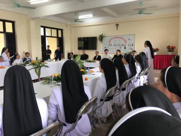 Hình ảnh phái đoàn Tòa Thánh đến thăm Chị em Hội Dòng Nữ Đa Minh Thái Bình