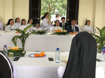 Hình ảnh phái đoàn Tòa Thánh đến thăm Chị em Hội Dòng Nữ Đa Minh Thái Bình