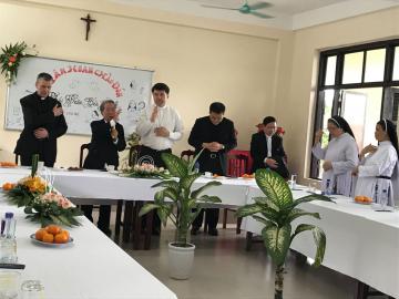Hình ảnh phái đoàn Tòa Thánh đến thăm Chị em Hội Dòng Nữ Đa Minh Thái Bình