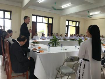 Hình ảnh phái đoàn Tòa Thánh đến thăm Chị em Hội Dòng Nữ Đa Minh Thái Bình