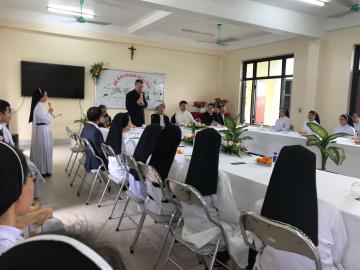 Hình ảnh phái đoàn Tòa Thánh đến thăm Chị em Hội Dòng Nữ Đa Minh Thái Bình