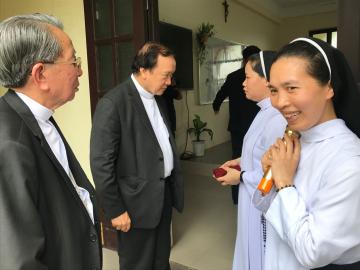 Hình ảnh phái đoàn Tòa Thánh đến thăm Chị em Hội Dòng Nữ Đa Minh Thái Bình