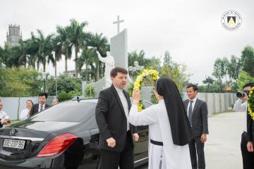 Hình ảnh phái đoàn Tòa Thánh đến thăm Chị em Hội Dòng Nữ Đa Minh Thái Bình