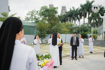 Hình ảnh phái đoàn Tòa Thánh đến thăm Chị em Hội Dòng Nữ Đa Minh Thái Bình