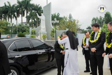 Hình ảnh phái đoàn Tòa Thánh đến thăm Chị em Hội Dòng Nữ Đa Minh Thái Bình