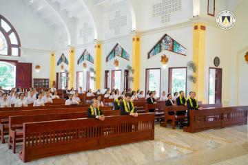 Hình ảnh phái đoàn Tòa Thánh đến thăm Chị em Hội Dòng Nữ Đa Minh Thái Bình