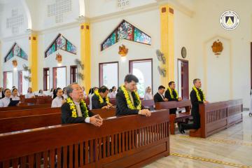 Hình ảnh phái đoàn Tòa Thánh đến thăm Chị em Hội Dòng Nữ Đa Minh Thái Bình