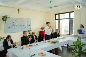 Hình ảnh phái đoàn Tòa Thánh đến thăm Chị em Hội Dòng Nữ Đa Minh Thái Bình