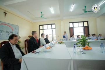 Hình ảnh phái đoàn Tòa Thánh đến thăm Chị em Hội Dòng Nữ Đa Minh Thái Bình