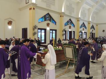 Hình ảnh 1: Các Nghi thức và Thánh lễ An táng Nữ tu Maria Bùi Thị Suy, OP.