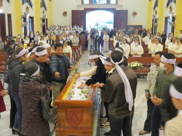 Hình ảnh 2: Các Nghi thức và Thánh lễ An táng Nữ tu Maria Bùi Thị Suy, OP.