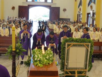Hình ảnh 2: Các Nghi thức và Thánh lễ An táng Nữ tu Maria Bùi Thị Suy, OP.