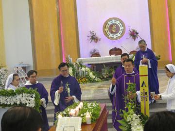 Hình ảnh 2: Các Nghi thức và Thánh lễ An táng Nữ tu Maria Bùi Thị Suy, OP.