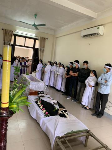 Hình ảnh 2: Các Nghi thức và Thánh lễ An táng Nữ tu Maria Bùi Thị Suy, OP.