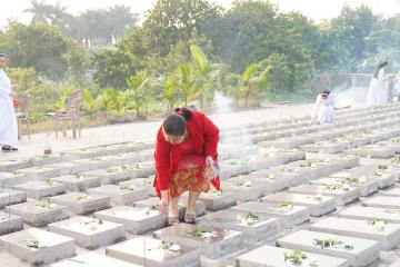 Hình ảnh: Thánh lễ cầu nguyện cho các Linh hồn tại Vườn thánh của Hội dòng