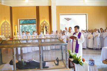 Hình ảnh: Nghi thức Khâm liệm, Thánh lễ tiễn đưa và kính viếng nữ tu Têrêxa Lê Thị Huệ, OP.