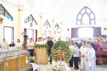 Hình ảnh: Nghi thức Khâm liệm, Thánh lễ tiễn đưa và kính viếng nữ tu Têrêxa Lê Thị Huệ, OP.
