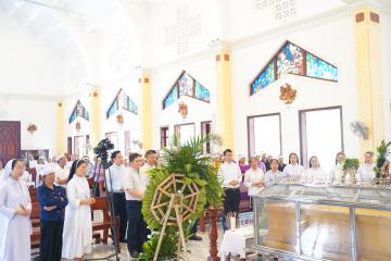 Hình ảnh: Nghi thức Khâm liệm, Thánh lễ tiễn đưa và kính viếng nữ tu Têrêxa Lê Thị Huệ, OP.
