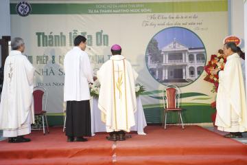 Hình ảnh: Thánh lễ Tạ ơn, Làm phép và Cắt băng Khánh Thành Nhà Sinh Hoạt Tu xá Thánh Martinô Ngọc Đồng