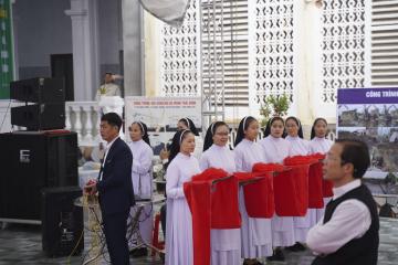 Hình ảnh: Thánh lễ Tạ ơn, Làm phép và Cắt băng Khánh Thành Nhà Sinh Hoạt Tu xá Thánh Martinô Ngọc Đồng