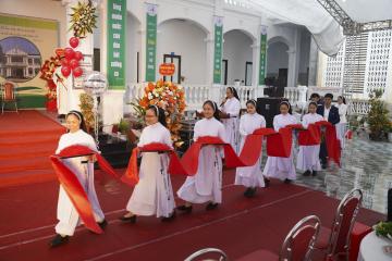 Hình ảnh: Thánh lễ Tạ ơn, Làm phép và Cắt băng Khánh Thành Nhà Sinh Hoạt Tu xá Thánh Martinô Ngọc Đồng
