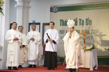 Hình ảnh: Thánh lễ Tạ ơn, Làm phép và Cắt băng Khánh Thành Nhà Sinh Hoạt Tu xá Thánh Martinô Ngọc Đồng