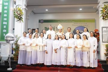 Hình ảnh: Thánh lễ Tạ ơn, Làm phép và Cắt băng Khánh Thành Nhà Sinh Hoạt Tu xá Thánh Martinô Ngọc Đồng