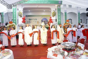 Hình ảnh: Thánh lễ Tạ ơn, Làm phép và Cắt băng Khánh Thành Nhà Sinh Hoạt Tu xá Thánh Martinô Ngọc Đồng