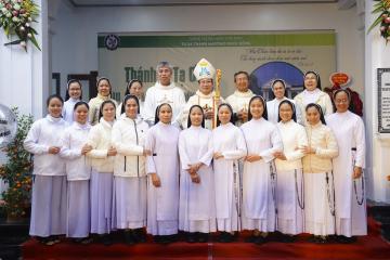Hình ảnh: Thánh lễ Tạ ơn, Làm phép và Cắt băng Khánh Thành Nhà Sinh Hoạt Tu xá Thánh Martinô Ngọc Đồng
